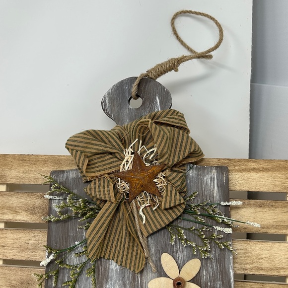 Rustic Farmhouse Wall Decor with Cow Cutout and Bow - Picture 4 of 9